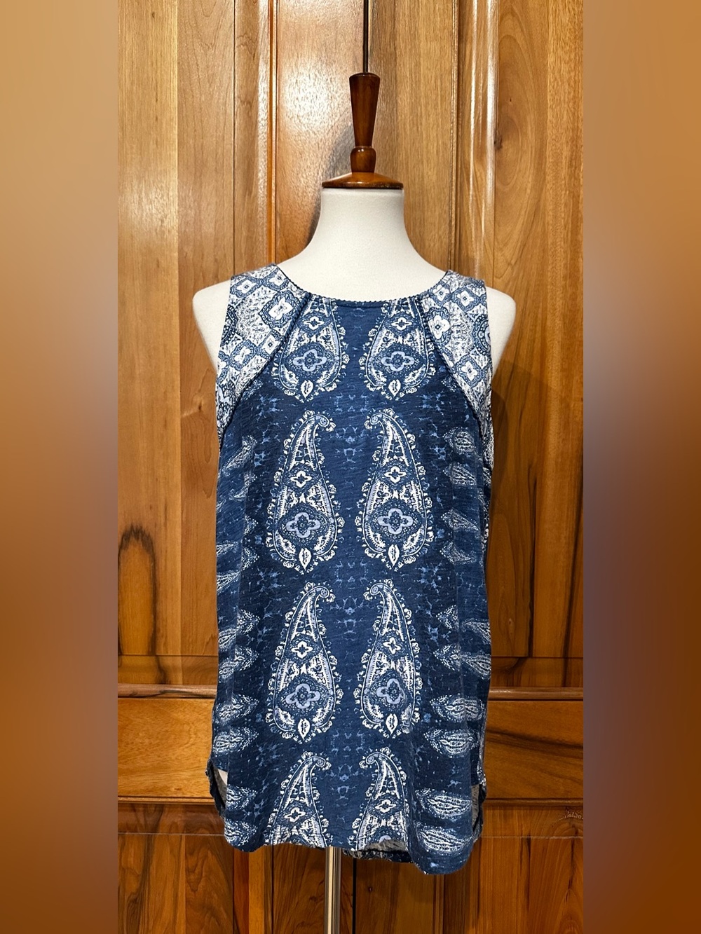 Lucky Brand Paisley/Bandana-Print Blue/W Tank Top w/ Unique Back Cut-Out, EUC, L